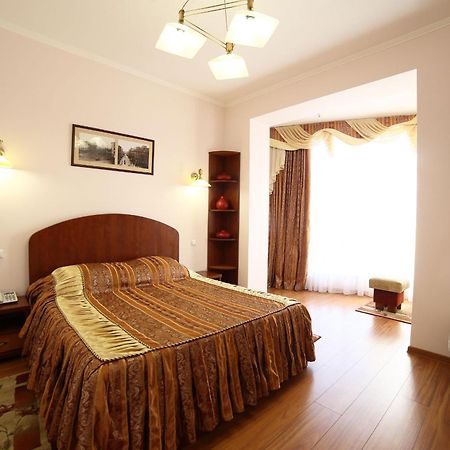 Соняхи Hotel Zimna Voda Bagian luar foto
