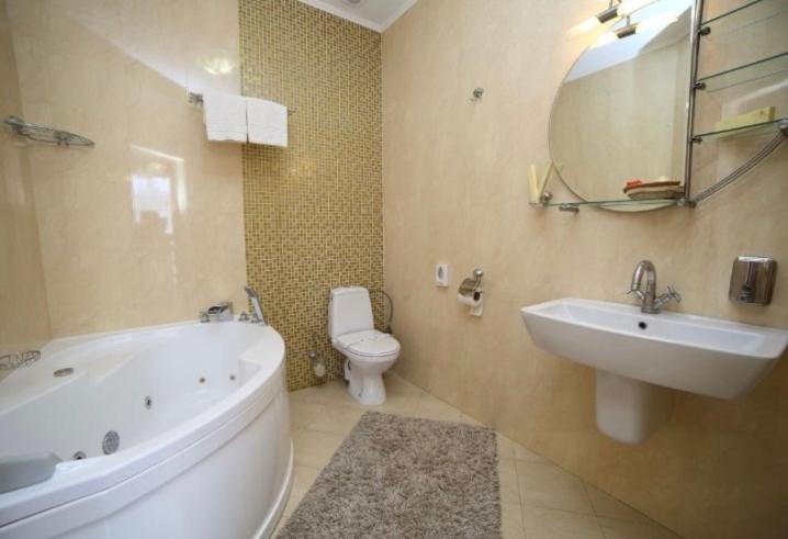 Соняхи Hotel Zimna Voda Bagian luar foto