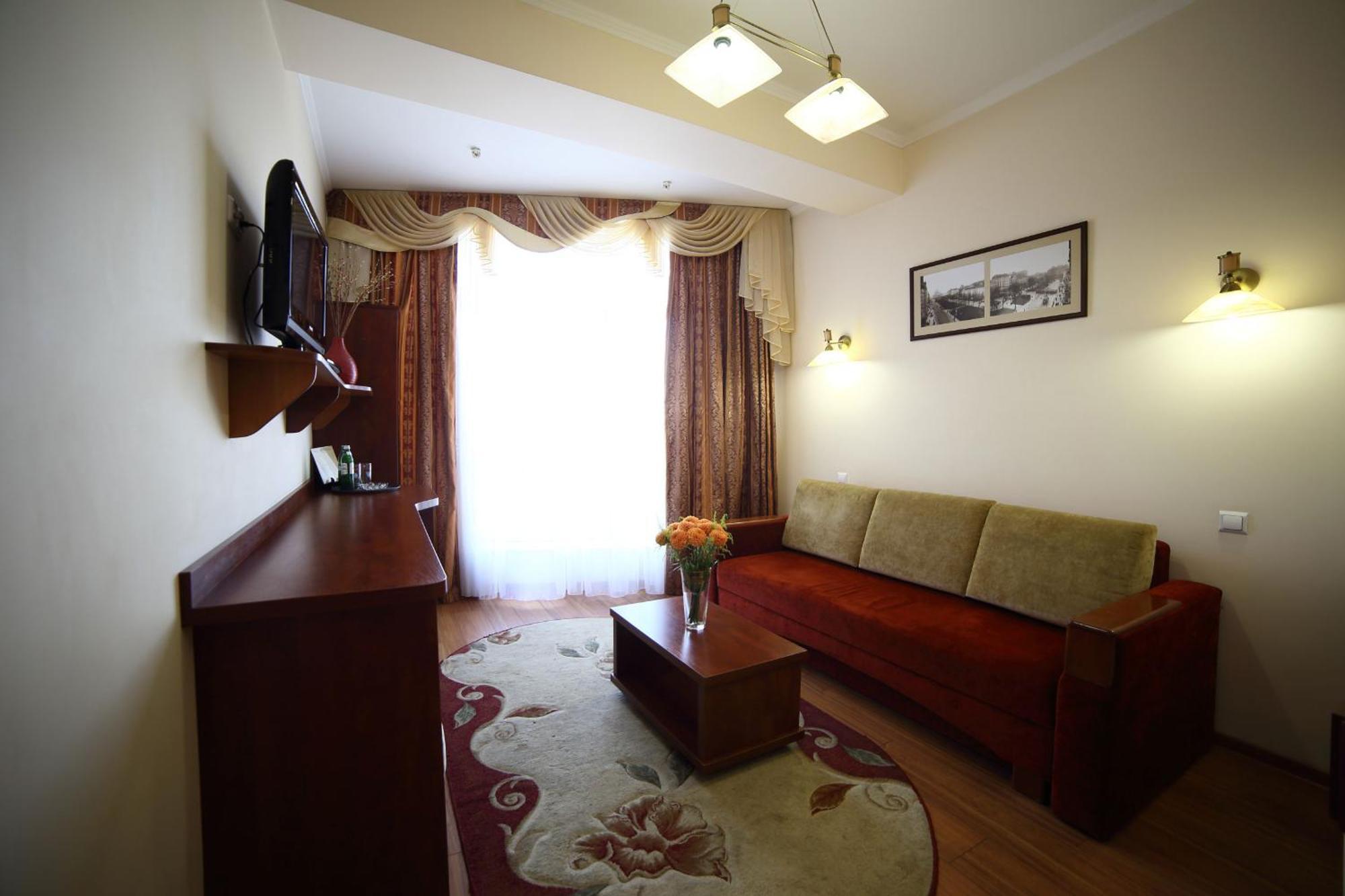 Соняхи Hotel Zimna Voda Bagian luar foto